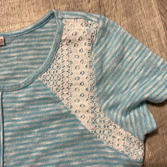 Stripped Lace Shirt - Picture 2 of 5